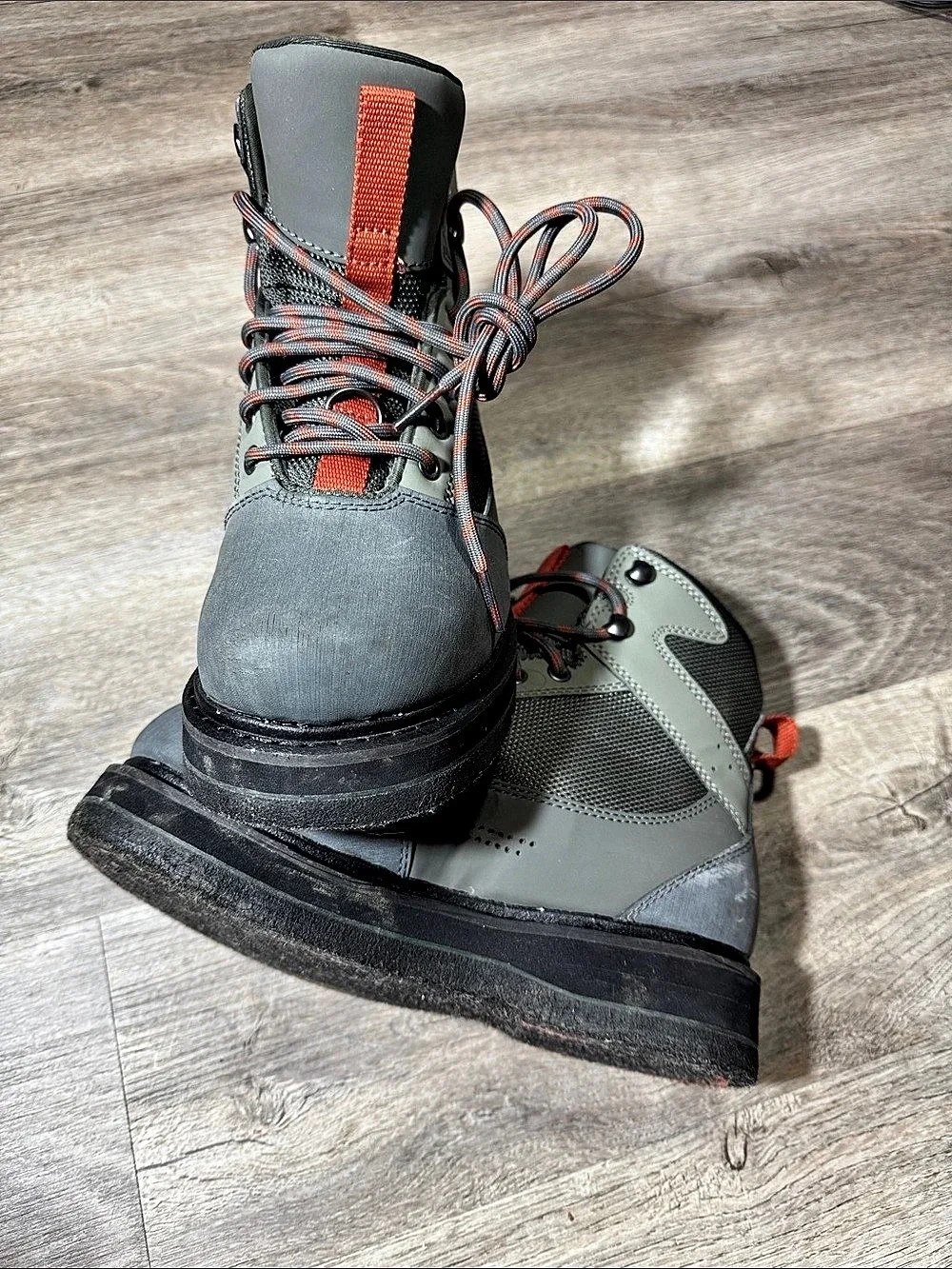 Simms Kids Youth Tributary Felt Sole Wading Boots Gray US Size 4 (EUC)